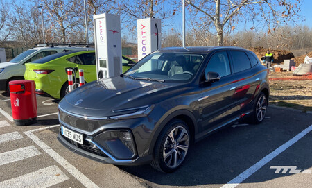 Plazas con puntos de carga coches eléctricos multas