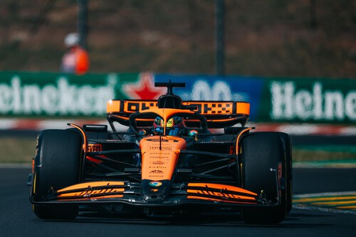 Oscar Piastri se estrena en F1 pese al guirigay de McLaren y Max Verstappen la lía chocándose contra Lewis Hamilton 