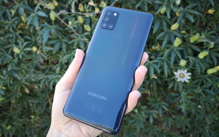 Samsung sigue actualizando a Android 11 su gama media: tres nuevos dispositivos dan el salto a One UI 3.1