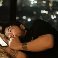 El verdadero problema de las pantallas del móvil no es que nos deje ciegos, es que está alterando radicalmente nuestro sueño 