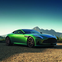 El nuevo Aston Martin DB12 es todo elegancia y deportividad con un V8 twin turbo de 680 CV