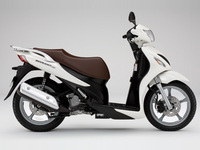 Suzuki Sixteen 125/150, la rueda alta que llega de Hamamatsu