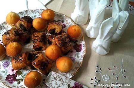 Decorar la mesa con servilletas en forma de conejito de Pascua
