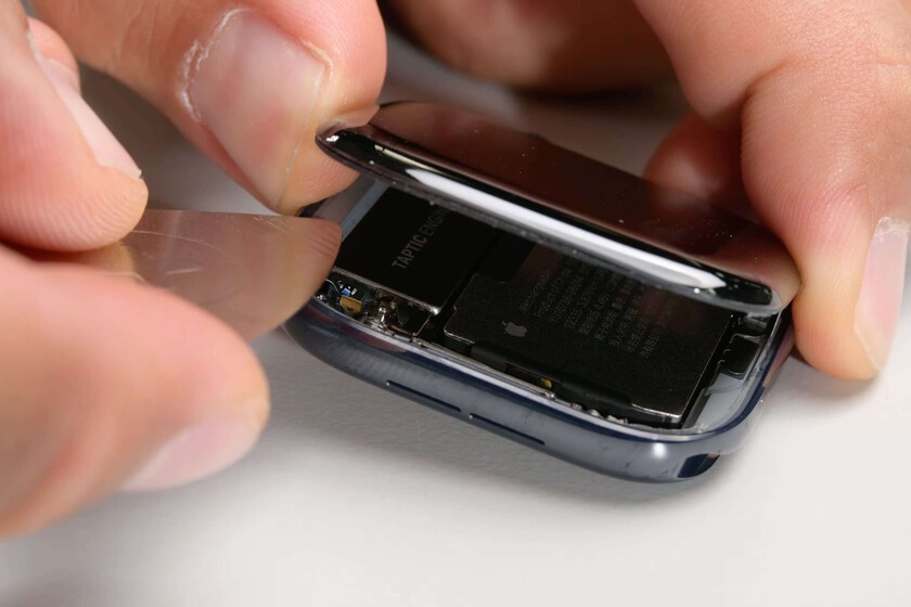 Han desmontado el Apple Watch Series 12 y el Ultra 4. Abrirlos sigue siendo un suplicio 