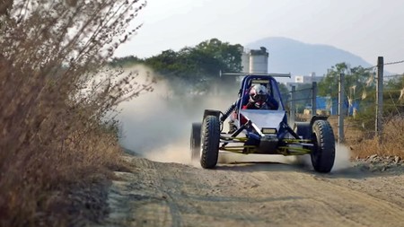 Lecciones DIY: Este buggy está hecho a mano, tiene motor de moto con 150 CV y sólo pesa 450 kg