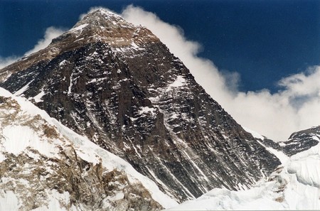 Esta antena se ha instalado en el Everest para medir su altitud exacta