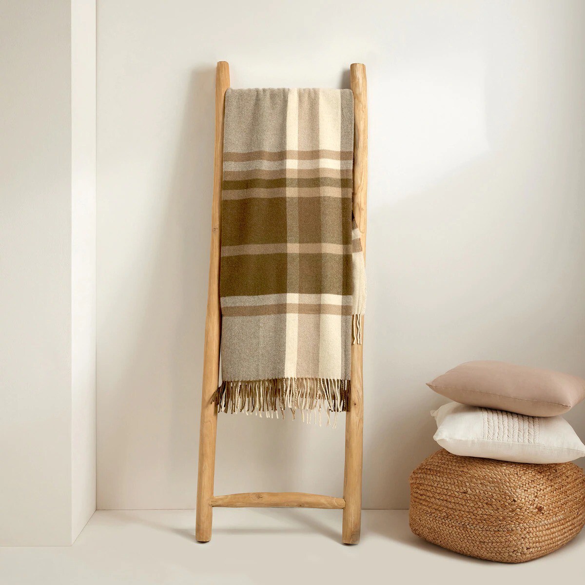 Las mantas más calentitas de Zara Home y El Corte Ingles abrigan y