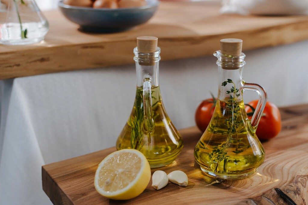 Los españoles llevamos décadas contándonos que el aceite de oliva es lo más saludable. La ciencia tiene algo que decir