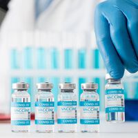 Indianos inventam geladeira que mantém medicamentos na temperatura correta sem eletricidade 
