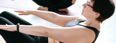 Tener 50 años y un abdomen de acero es posible: dos ejercicios de pilates para lograrlo 