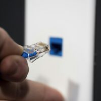 El color de tu cable Ethernet no está para decorar: es un lenguaje visual clave