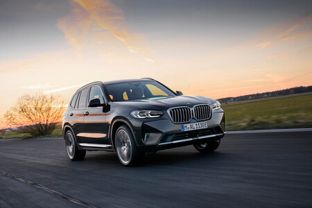El nuevo BMW X3 estrena nuevo frontal, interior de Serie 4 y todos los motores serán mild hybrid o PHEV