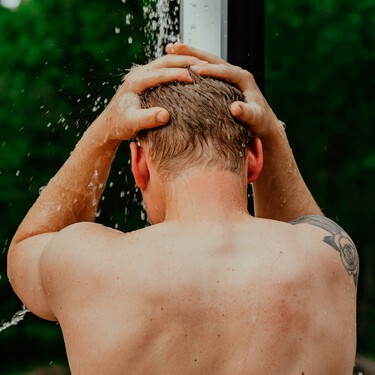 Si tú también pasas del acondicionador, lo estás haciendo mal: un experto aclara con qué frecuencia hidratar tu cabello para evitar el daño este invierno