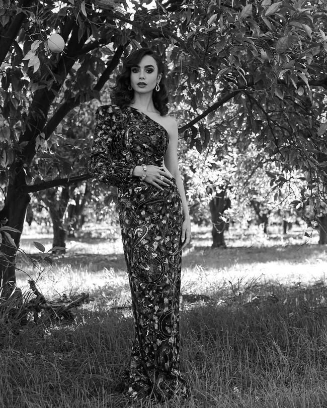 Lily Collins triunfa con la tendencia del cut out para los Globos de