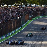 Fernando Alonso, una remontada estratégica para seguir soñando con batir al rebelde Esteban Ocon