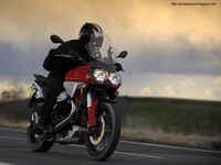 Moto Guzzi Stelvio, nuevas imágenes y detalles