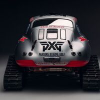 Sí, este es un Porsche 356 de 1956 con orugas, que pretende llegar a la Antártida por una buena causa