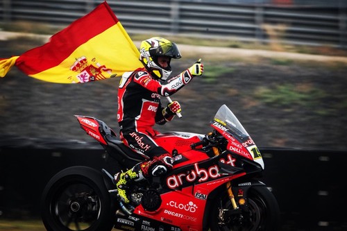 ¡Seis de seis! Un Álvaro Bautista imparable suma otro incontestable triplete en Tailandia