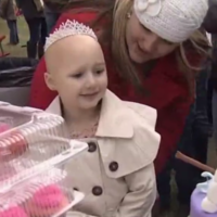 La conmovedora historia de Alexis, la niña a la que nadie acudió a su cumpleaños y que se ha convertido en un símbolo de solidaridad