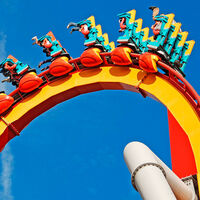 El parque de atracciones Six Flags en California clausura la montaña rusa X2 tras cientos de denuncias de lesiones cerebrales 
