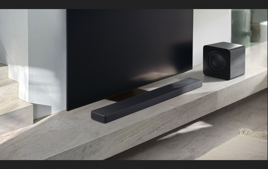Las nuevas barras de sonido Dolby Atmos de Samsung quieren que nos montemos un cine en casa de altura: así son la HW-Q990F y HW-QS700F 