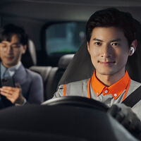 China ha hecho viral una alternativa brillante a Uber: lo que alquilas no es un taxi, sino solo un conductor para tu coche 