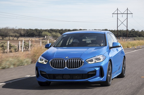 BMW 118i M Sport, al volante de un Serie 1 de tres cilindros y traje deportivo