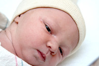 ¿Es necesario poner pomada en los ojos a los recién nacidos?‏ 