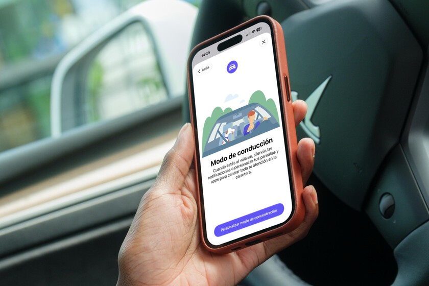 El iPhone no tiene un modo CarPlay para coches sin CarPlay. Así que me lo he montado yo por mi cuenta