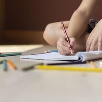 ¿Tienes un artista en casa? Te proponemos 13 originales ideas para conservar los dibujos de los niños