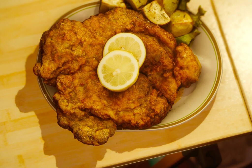 Plato de comida realista en Final Fantasy XV