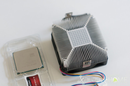 Guía para montar un HTPC. Paso 4.4: instalar el procesador, el disco duro y la RAM