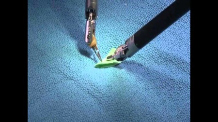 Un robot que hace aviones de papel