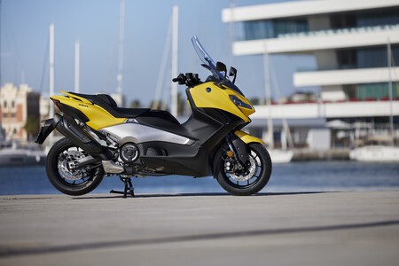 Yamaha Tmax 2022 019