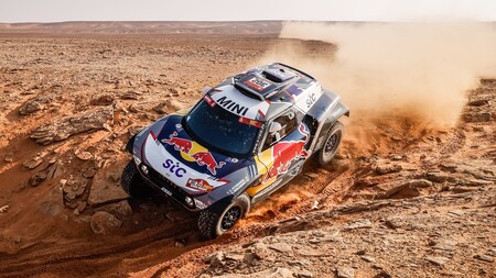 Stéphane Peterhansel encarrila su decimocuarto Dakar y Carlos Sainz pierde todas sus opciones de victoria