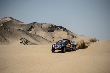 Nasser Al-Attiyah se lleva la tercera etapa, Stephane Peterhansel el liderato