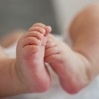 Una abuela salva la vida de su nieta de 18 meses que se había atragantado, gracias a la ayuda del 112