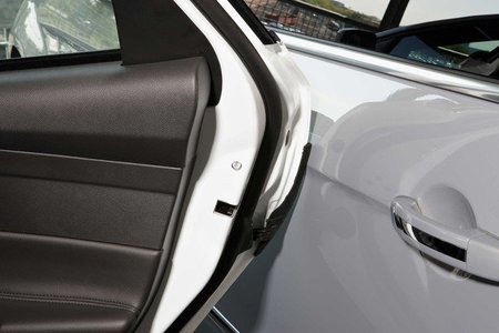Ford presenta un protector activo de puertas para el Focus
