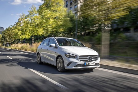 El Mercedes-Benz Clase B híbrido enchufable debuta con hasta 77 km de autonomía y etiqueta CERO, desde 43.025 euros