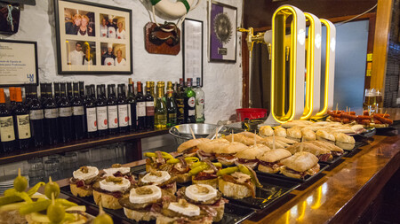 Barra De Pintxos Y Bocadillos Del Bar Lafuente