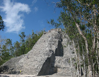 La pirámide de Nohoch Mul (Cobá)