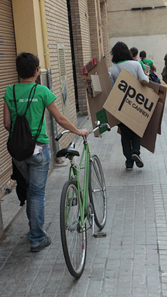 Los recorridos por los que transitan los niños, deben ser seguros y tener carácter urbano. Entrevista con APEU de Carrer