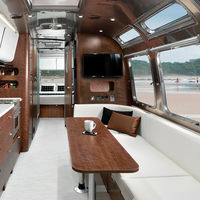 Airstream Globetrotter 30: una caravana de diseño retro e interior personalizable... ¡con 22 ventanas!