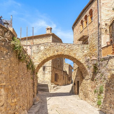 El pueblo de 1000 años ideal para una visita de fin de semana: tranquilo y un castillo medieval en lo más alto