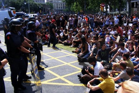 Las acampadas del 15-M se consideran "domicilios" y precisan de orden de desahucio, según una sentencia judicial