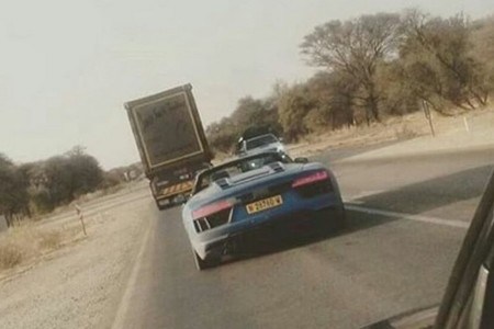El Audi R8 Spyder ya se pasea por Namibia