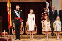 El comportamiento de la princesa y la infanta en la coronación de su padre ha sido ejemplar...pero, ¿es normal?