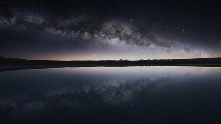 Este vídeo nos descubre los espectaculares cielos (y paisajes) del desierto de Atacama