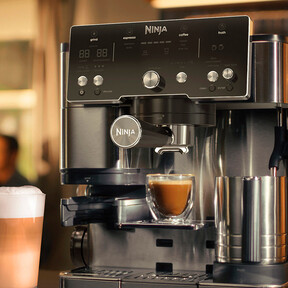 Esta es la cafetera exprés con la que empiezo mis mañanas y no la cambio ni por el café de cafetería más pijo