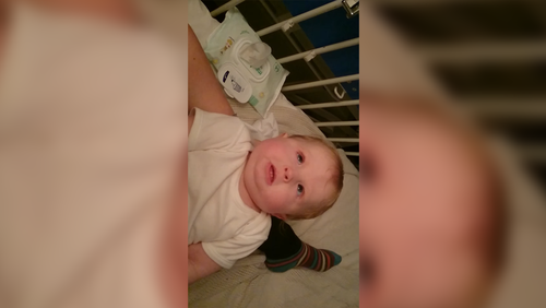 Una madre comparte el video de su bebé con espasmos para crear conciencia sobre el Síndrome de West 